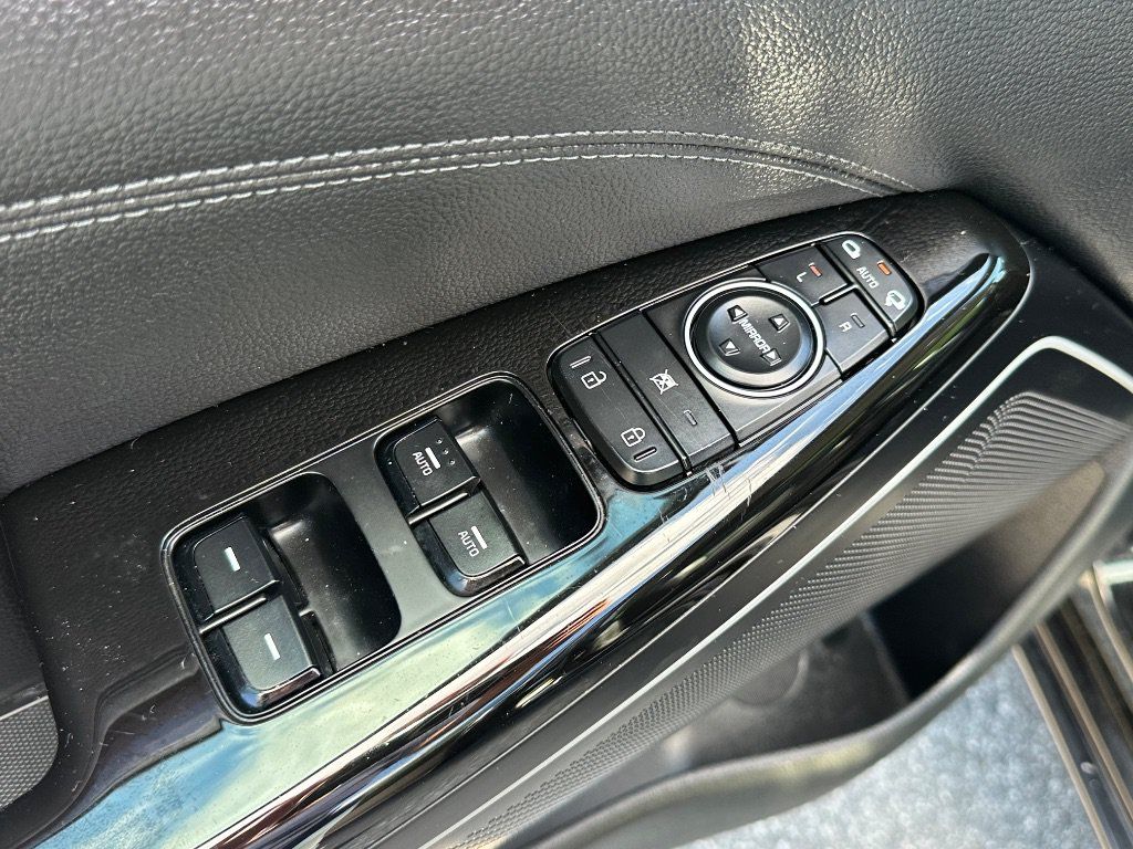 Used 2019 Kia Cadenza Premium FWD image 10