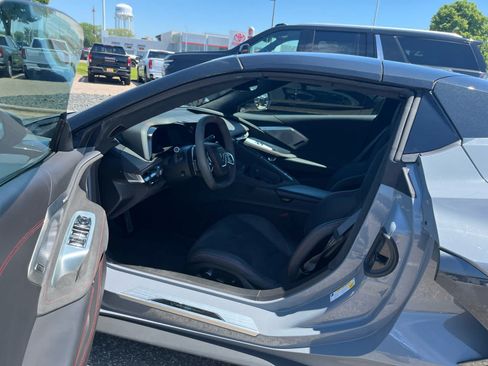 Used 2024 Chevrolet Corvette Stingray Premium Conv w/ Z51 Performance Package RWD image 10