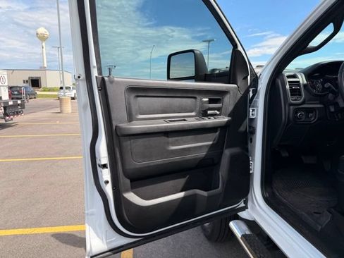 Used 2024 RAM 5500 Tradesman w/ Chrome Appearance Group AWD/4WD image 13
