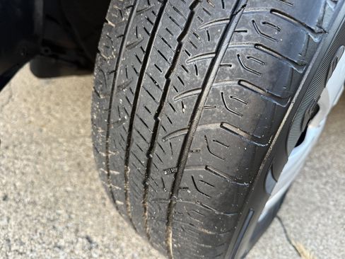 Used 2015 Dodge Grand Caravan SXT image 36