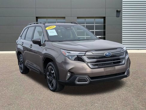 Used 2025 Subaru Forester Limited AWD/4WD image 3