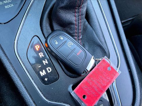 Used 2019 Jeep Cherokee Trailhawk w/ Cold Weather Group image 14