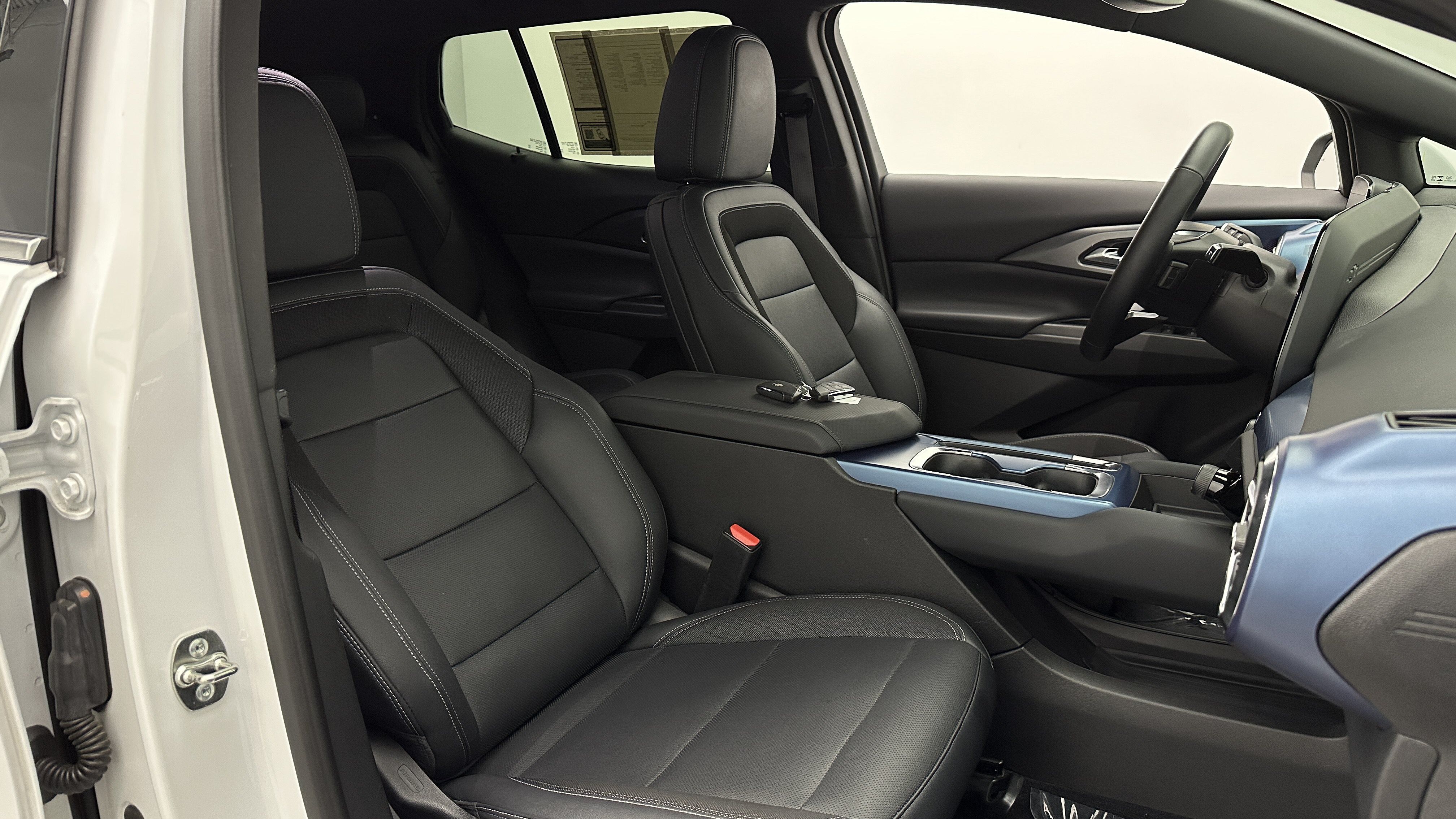 Used 2024 Chevrolet Equinox EV LT FWD image 36