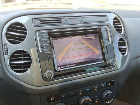 Used 2017 Volkswagen Tiguan SEL FWD image 32