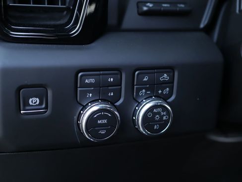 Used 2026 GMC Sierra 1500 AT4 w/ Technology Package AWD/4WD image 11