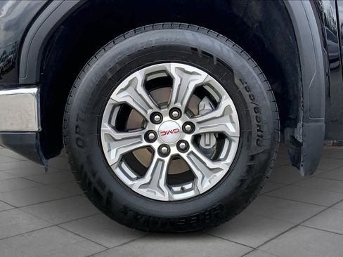 Used 2025 GMC Sierra 1500 SLT image 11