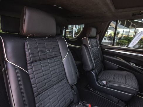 Used 2025 Cadillac Escalade Sport Platinum w/ LPO, Floor Liner Package AWD/4WD image 32