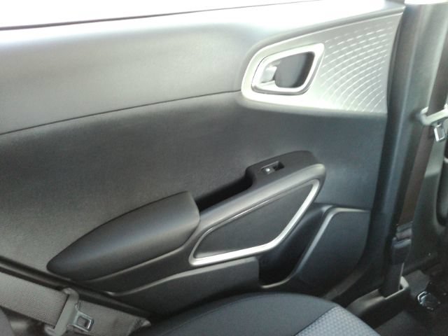 Used 2023 Kia Soul LX w/ LX Technology Package FWD image 23