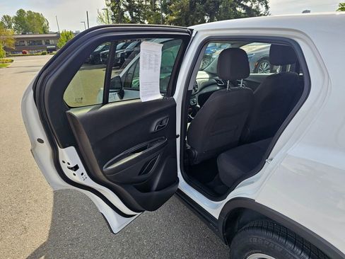 Used 2022 Chevrolet Trax LS w/ Tint and Cruise Package AWD/4WD image 15