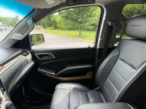 Used 2017 GMC Yukon Denali AWD/4WD image 12