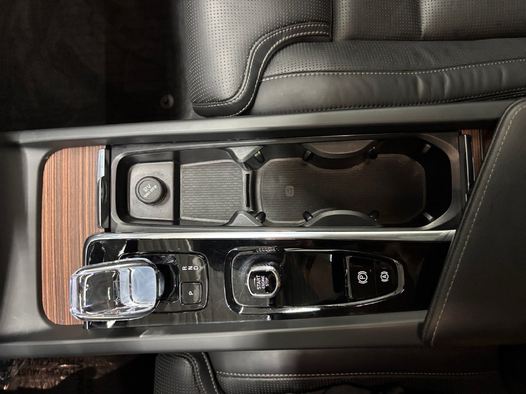Certified 2024 Volvo XC60 B5 Ultimate w/ Protection Package Premier AWD/4WD image 23