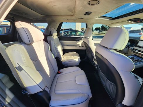Used 2024 Hyundai Palisade Calligraphy image 13