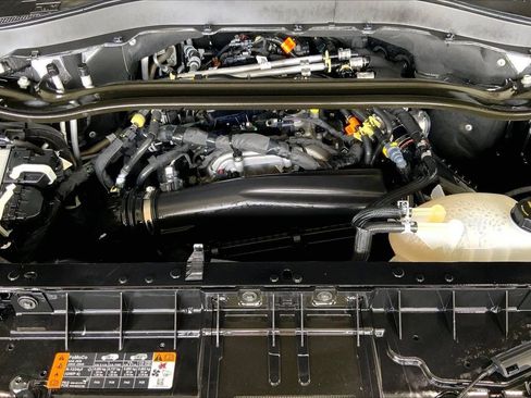 Used 2025 Ford Explorer Platinum RWD image 9