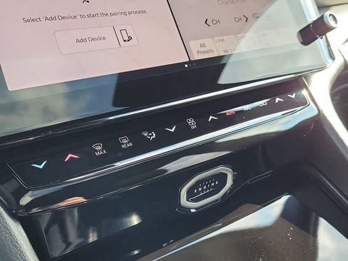New 2026 Jeep Grand Cherokee Altitude AWD/4WD image 32