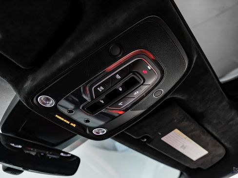 Used 2020 Lamborghini Urus image 43