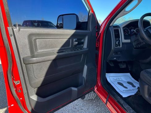 Used 2012 RAM 2500 ST w/ Chrome Appearance Group image 33