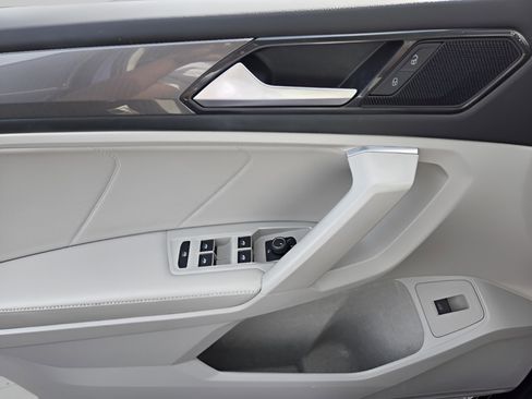 Used 2022 Volkswagen Tiguan SE image 29