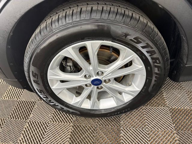 Used 2018 Ford Escape SE w/ Ford Safe & Smart Package FWD image 26