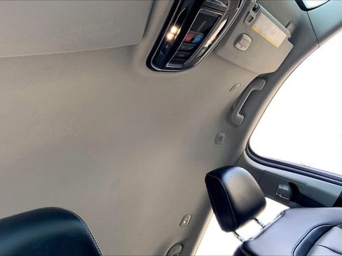 Used 2023 Jeep Grand Cherokee L Limited w/ Black Appearance Package image 12