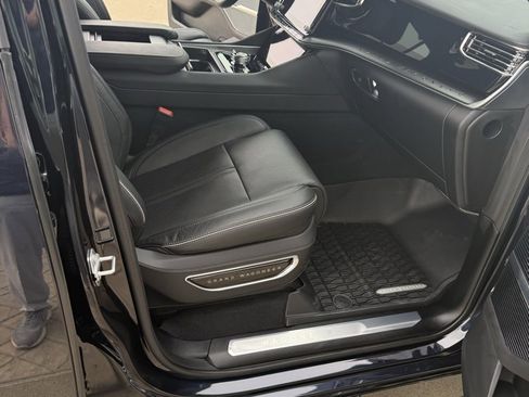 Used 2025 Jeep Grand Wagoneer L Series II Obsidian w/ Quick Order Packagew 28T image 9