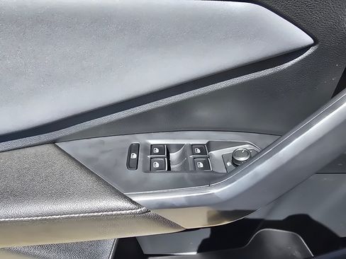 Used 2025 Volkswagen Jetta SE w/ Sunroof Package FWD image 19