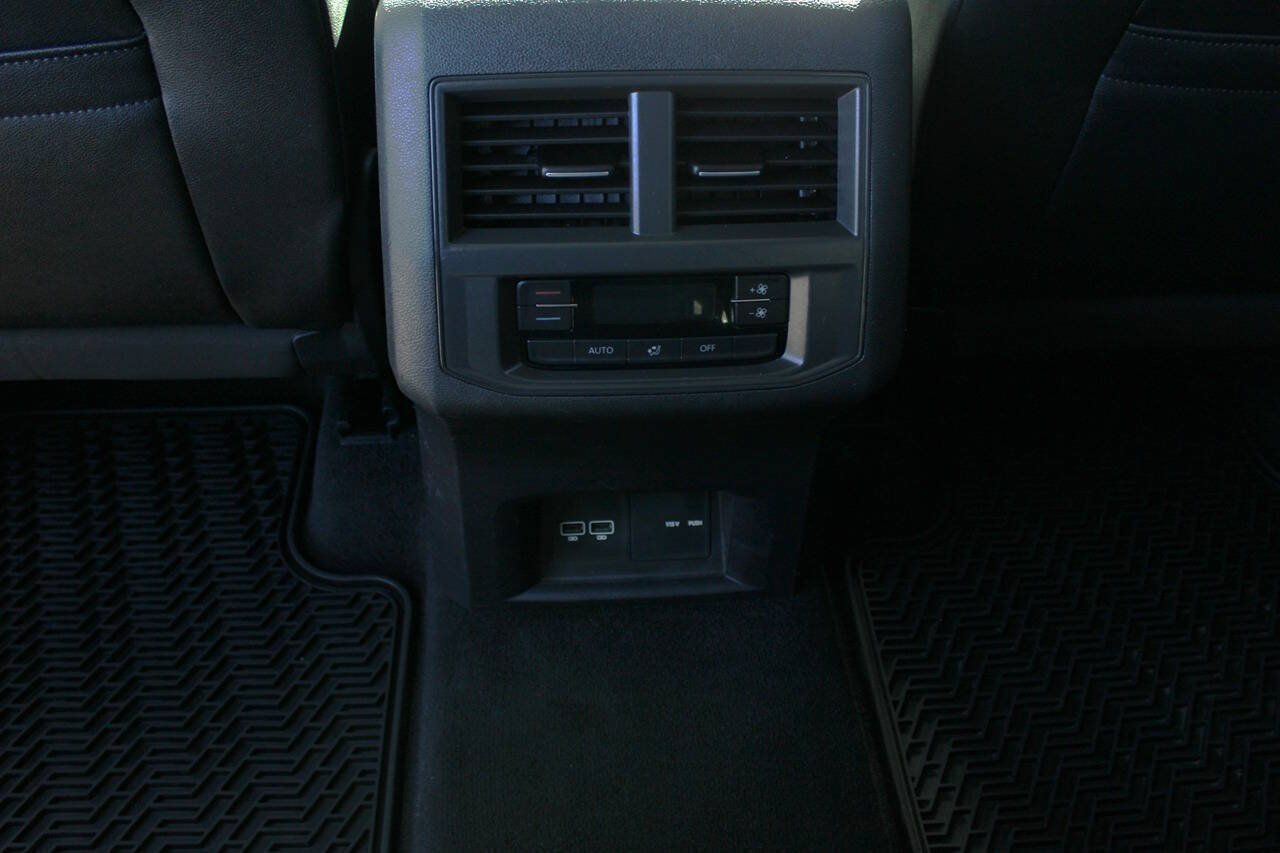Used 2021 Volkswagen Atlas SE w/ Towing Package FWD image 12