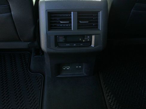Used 2021 Volkswagen Atlas SE w/ Towing Package FWD image 12