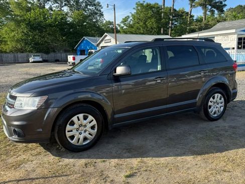 Used 2019 Dodge Journey SE FWD image 5