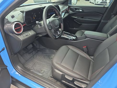 Used 2024 Chevrolet Trax RS w/ Driver Confidence Package FWD image 10