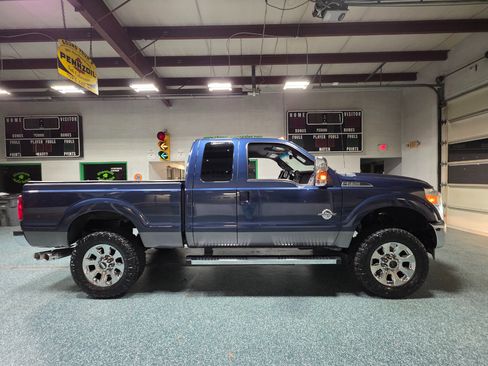 Used 2014 Ford F250 Lariat w/ Chrome Package image 5