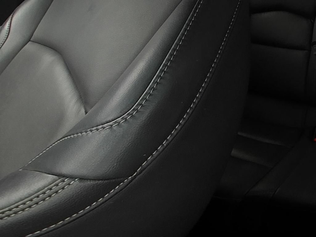 Used 2025 Cadillac XT4 Premium Luxury FWD image 15