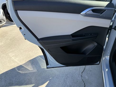 New 2026 Volkswagen Taos SE image 23