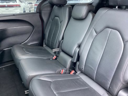 Used 2020 Chrysler Pacifica Touring-L w/ Advanced Safetytec Group image 13