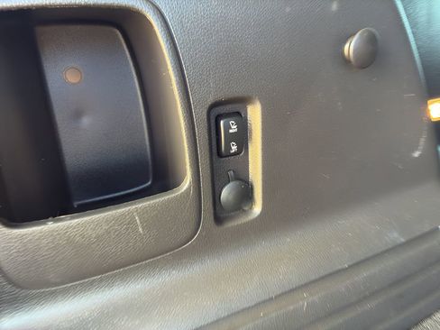 Used 2013 Ford Edge Limited image 16