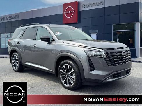 Certified 2026 Nissan Pathfinder Platinum FWD image 1