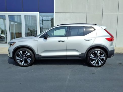 Certified 2023 Volvo XC40 B5 Plus w/ Climate Package AWD/4WD image 3