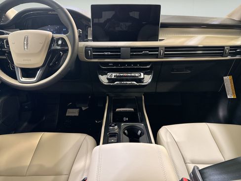 New 2026 Lincoln Corsair Premiere FWD image 22