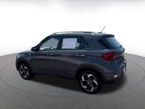Used 2026 Hyundai Venue SEL FWD image 8