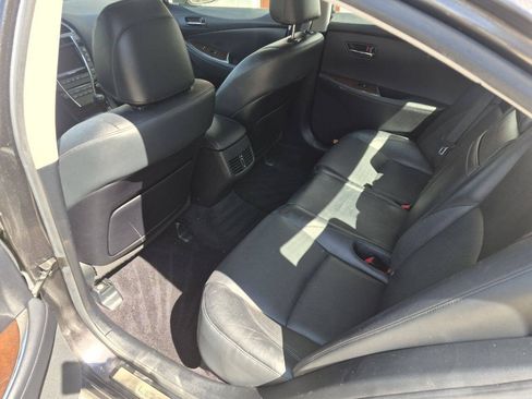 Used 2010 Lexus ES 350 w/ Preferred Accessory Package FWD image 9