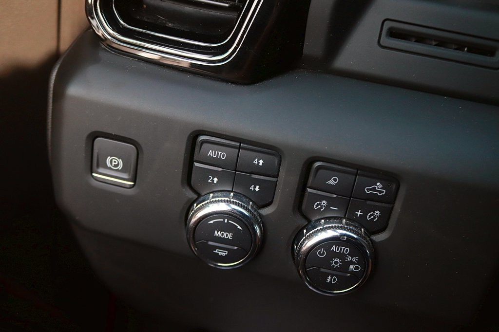 Used 2024 GMC Sierra 2500 AT4 w/ AT4 Preferred Package AWD/4WD image 27
