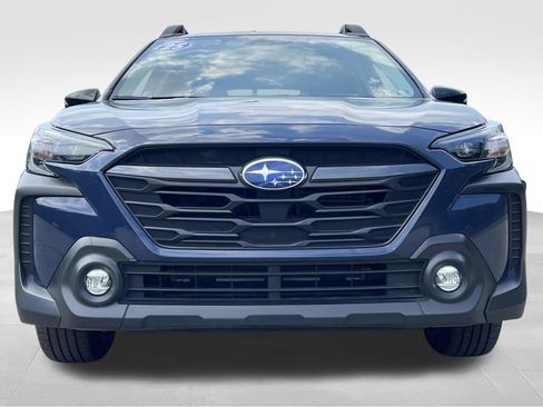 Used 2025 Subaru Outback Premium AWD/4WD image 3