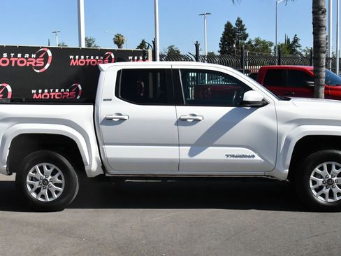Used 2024 Toyota Tacoma SR5 AWD/4WD image 9