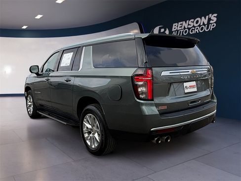 Used 2023 Chevrolet Suburban Premier image 3