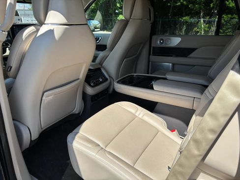 Used 2019 Lincoln Navigator Reserve AWD/4WD image 12