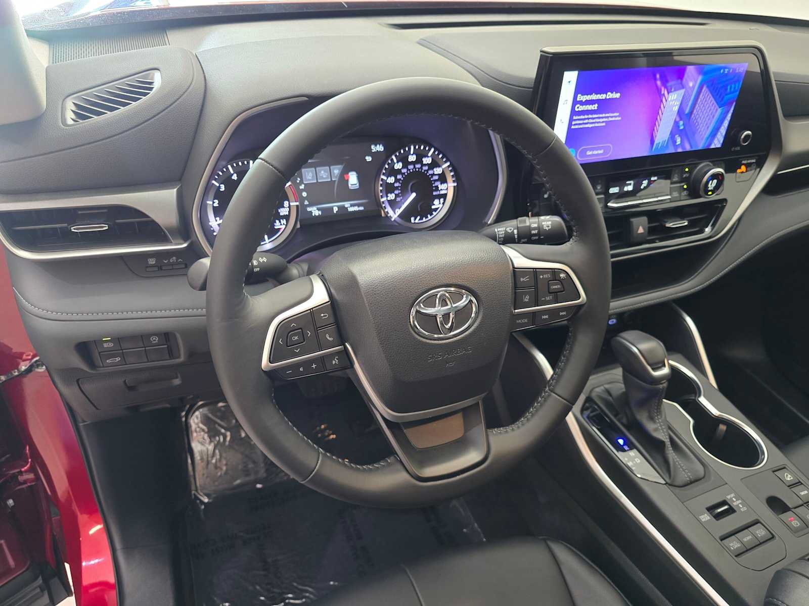 Used 2024 Toyota Highlander XLE AWD/4WD image 2