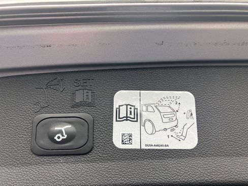 Used 2018 Ford Escape Titanium w/ Ford Safe & Smart Package image 38