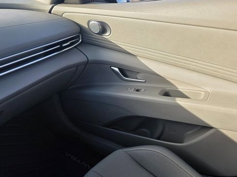 Certified 2025 Hyundai Elantra Sport image 17