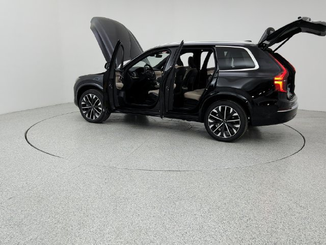 New 2026 Volvo XC90 T8 Plus w/ Protection Package Premier AWD/4WD image 12