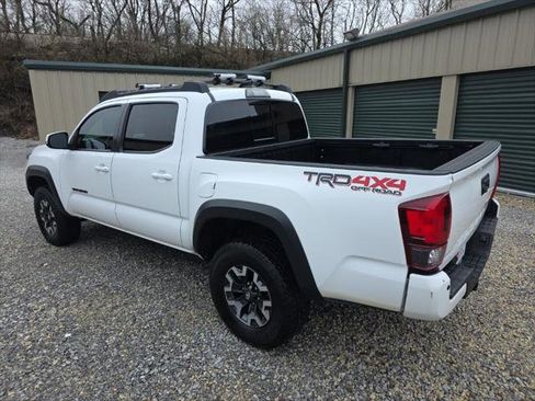 Certified 2019 Toyota Tacoma TRD Off-Road w/ Technology Package AWD/4WD image 4