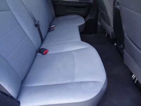 Used 2022 RAM 1500 Classic SLT image 9